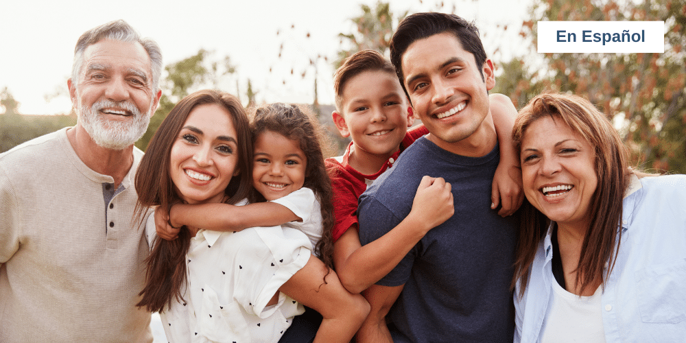 Latino or Hispanic family en Espanol